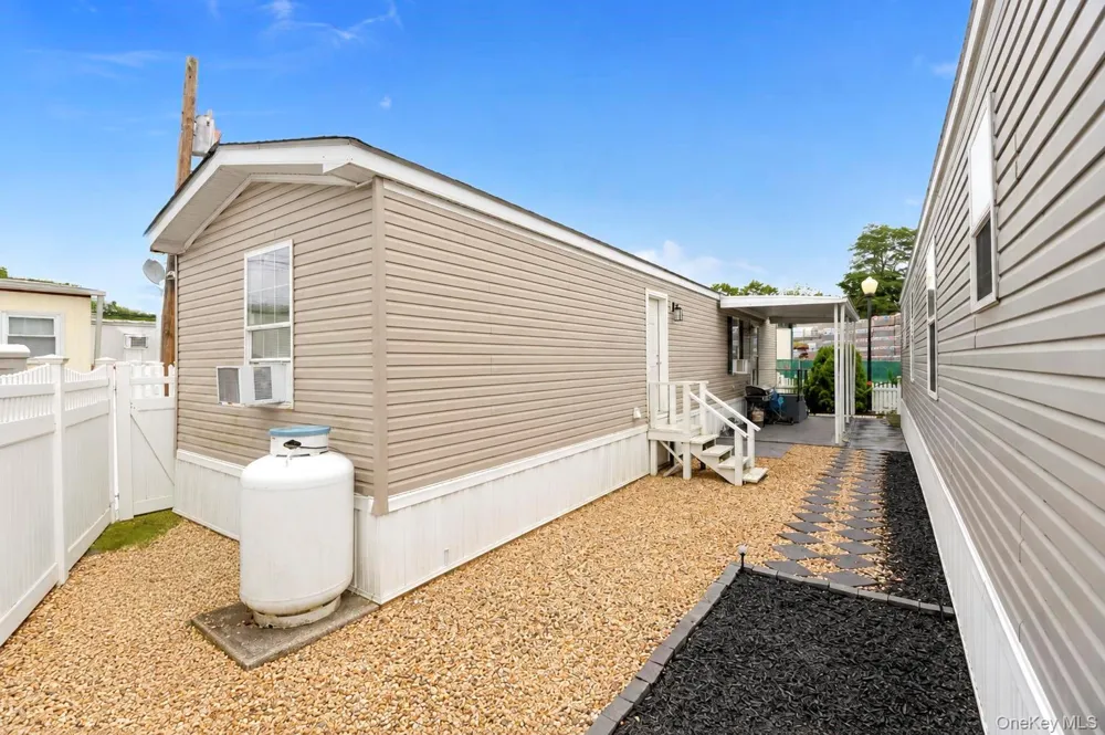 600 Broadway #M10 Amityville, NY 11701