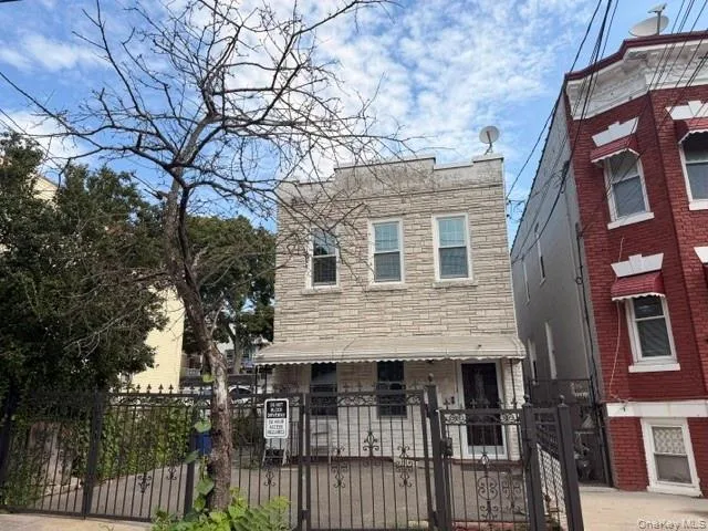 1041 E 216th Street Bronx, NY 10469