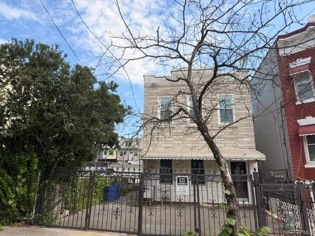 1041 E 216th Street Bronx, NY 10469