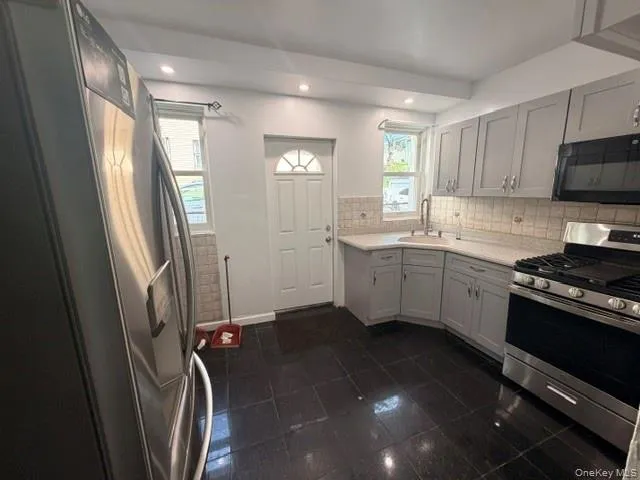 1041 E 216th Street Bronx, NY 10469
