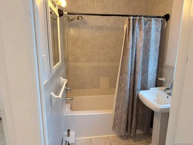1041 E 216th Street Bronx, NY 10469
