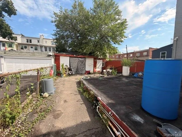 1041 E 216th Street Bronx, NY 10469