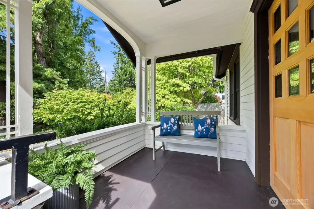 14622 18th Avenue SW Burien, WA 98166