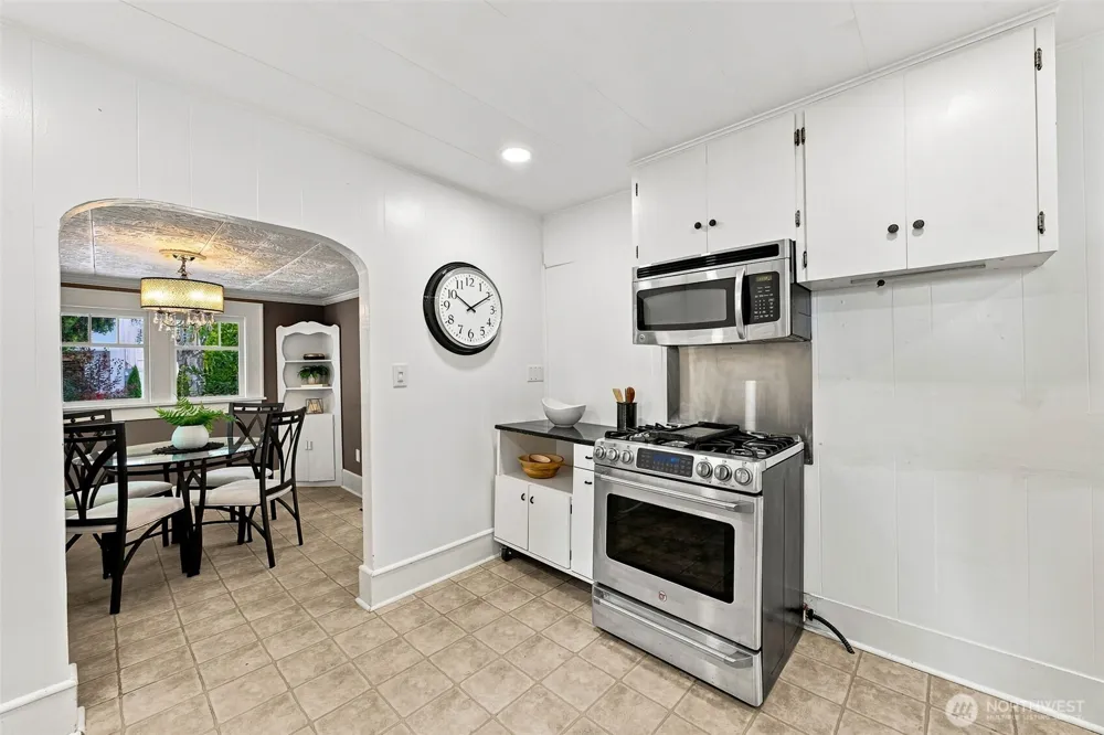 14622 18th Avenue SW Burien, WA 98166