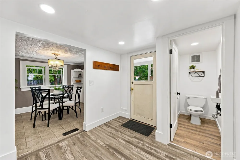 14622 18th Avenue SW Burien, WA 98166