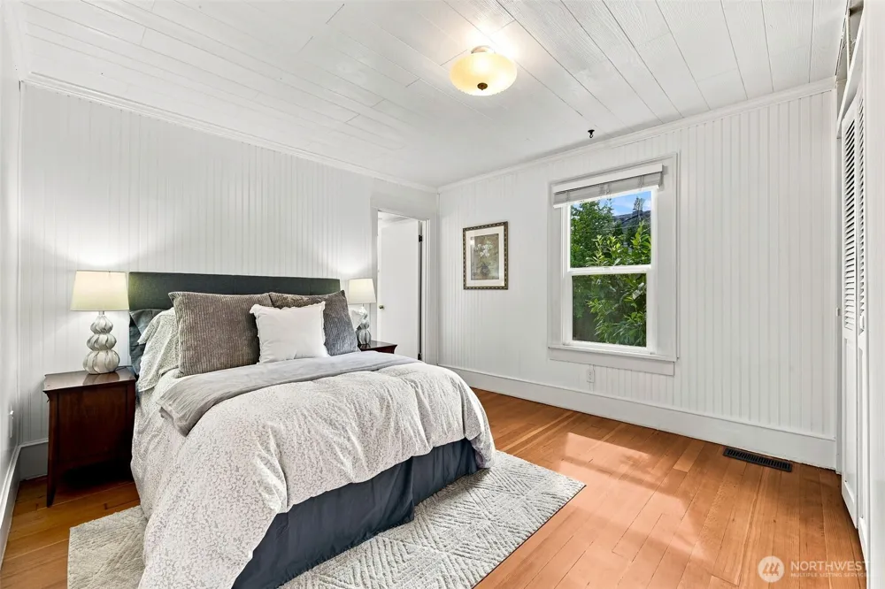 14622 18th Avenue SW Burien, WA 98166