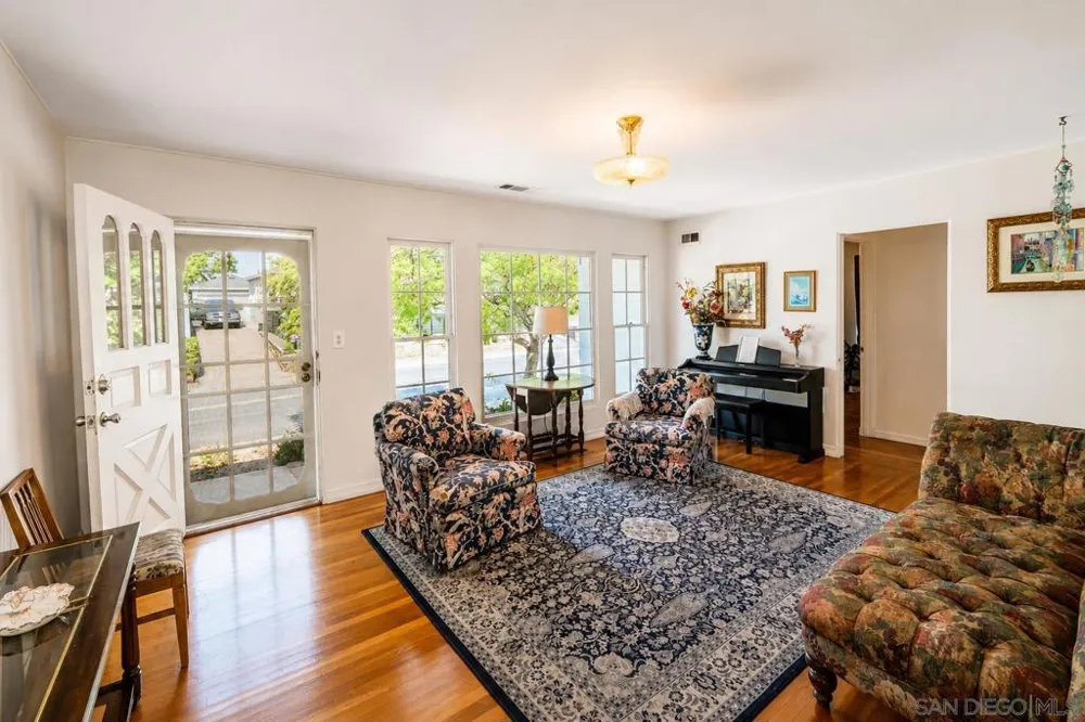 4607 Rolando Blvd San Diego, CA 92115