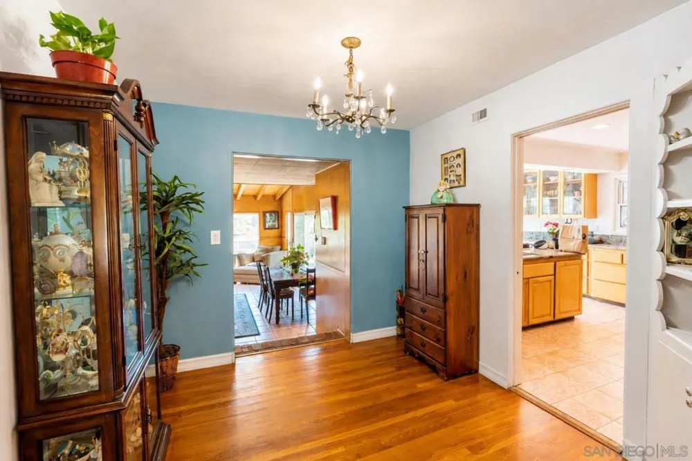 4607 Rolando Blvd San Diego, CA 92115