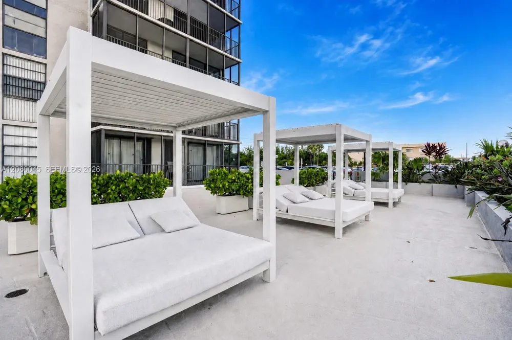 2500 NE 135th St #C311 North Miami, FL 33181