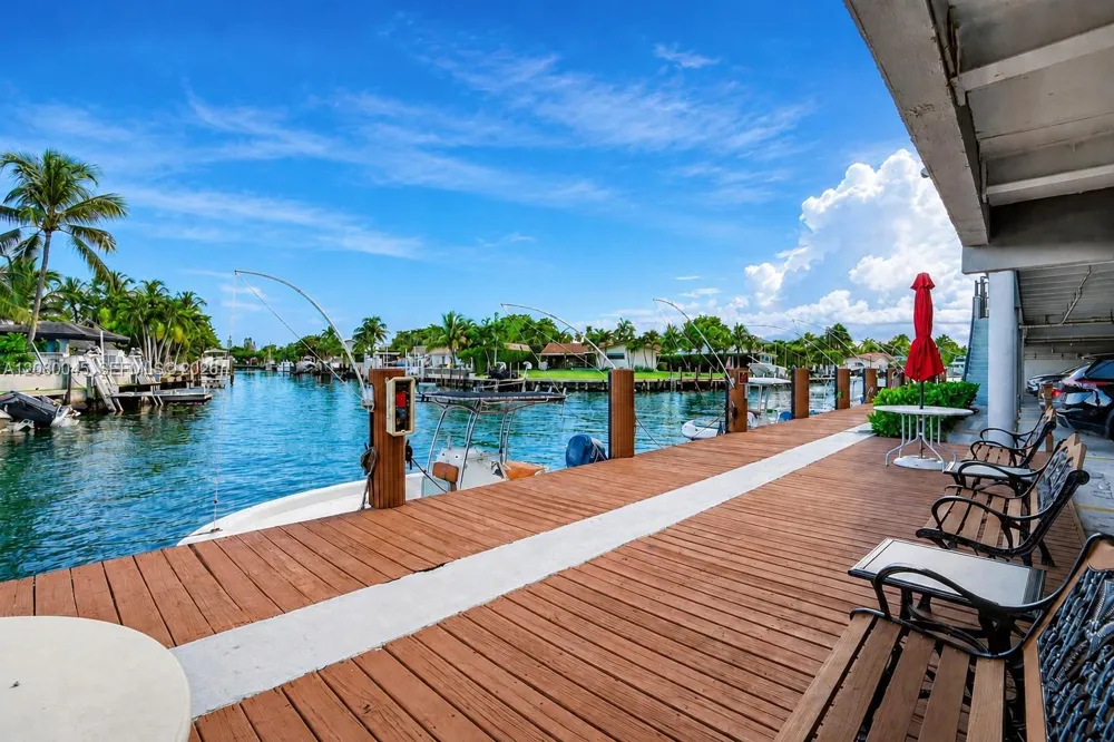 2500 NE 135th St #C311 North Miami, FL 33181