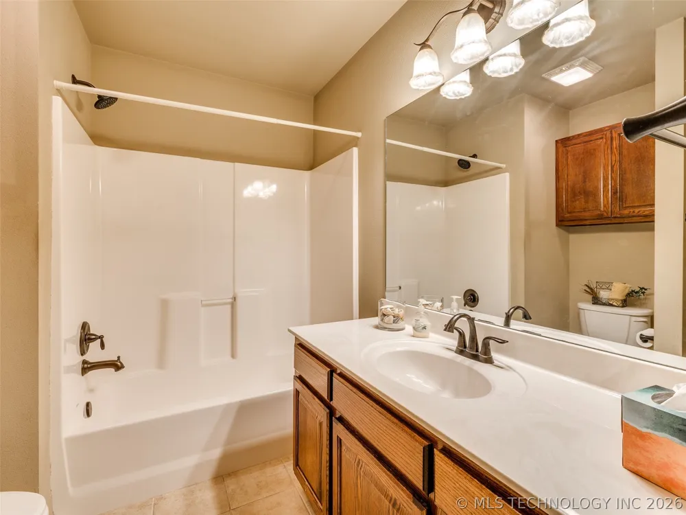 7521 E Galveston Street Broken Arrow, OK 74014