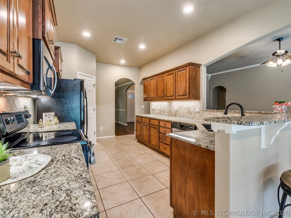 7521 E Galveston Street Broken Arrow, OK 74014