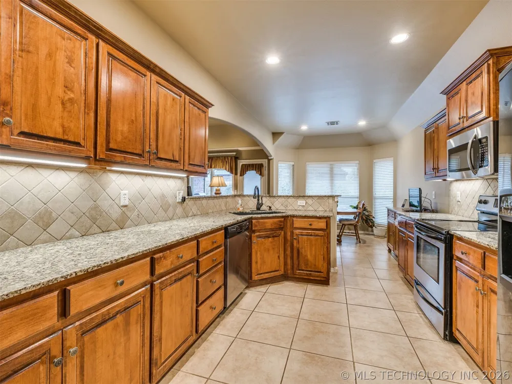 7521 E Galveston Street Broken Arrow, OK 74014