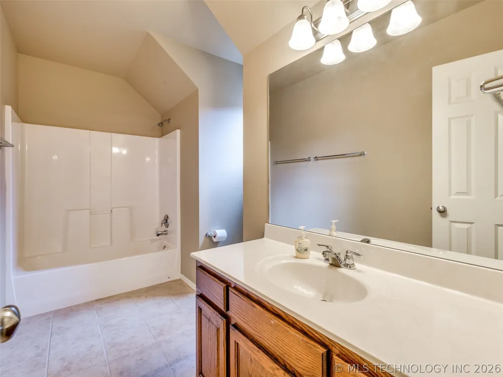 7521 E Galveston Street Broken Arrow, OK 74014