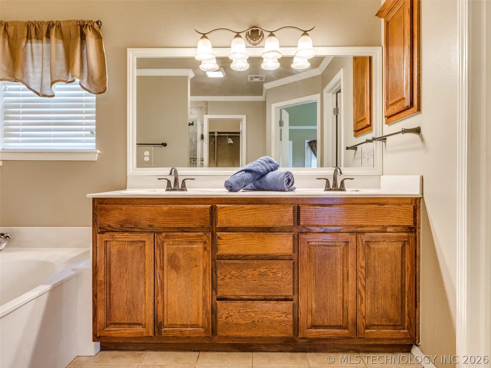 7521 E Galveston Street Broken Arrow, OK 74014