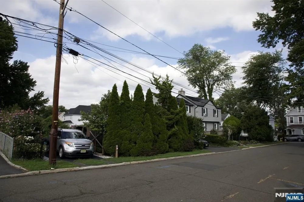 81 Prospect Terrace Teaneck, NJ 07666