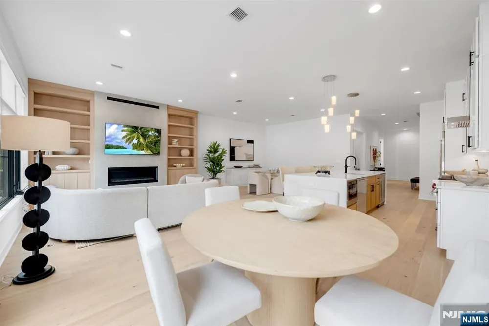 31 Feldman Court Paramus, NJ 07652