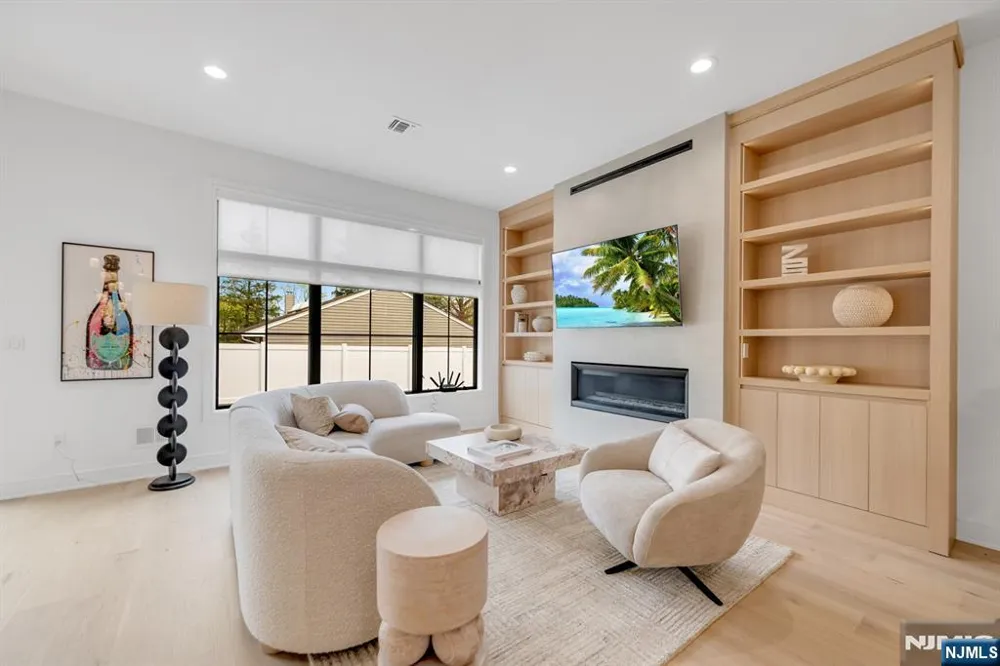 31 Feldman Court Paramus, NJ 07652