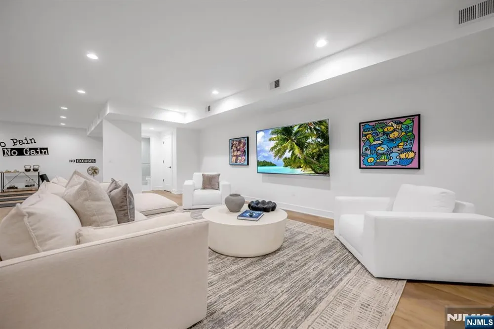 31 Feldman Court Paramus, NJ 07652