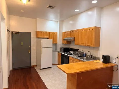 215 Main F