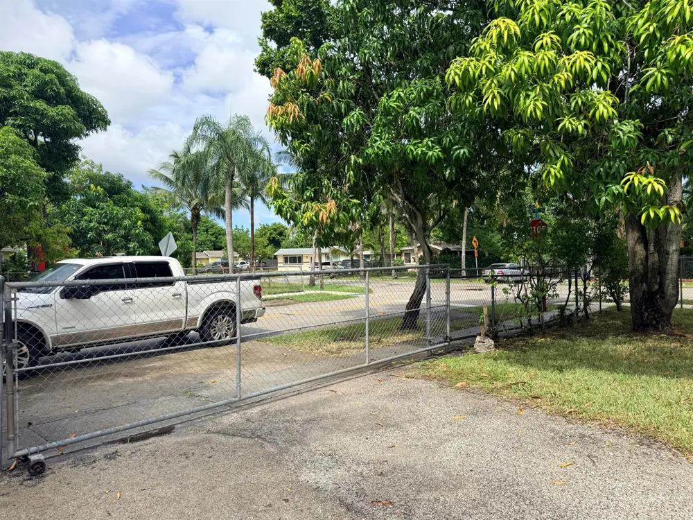 1643 NW 11TH AVENUE Fort Lauderdale, FL 33311