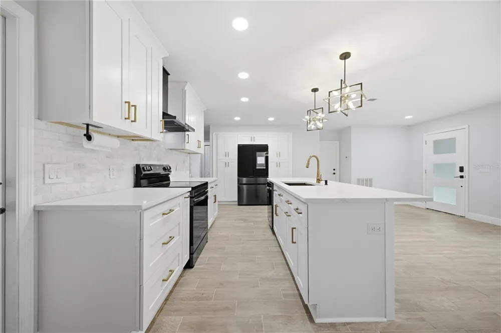 2005 RUSSELL DRIVE Tampa, FL 33618