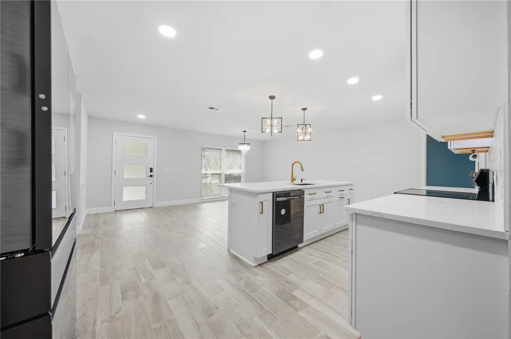 2005 RUSSELL DRIVE Tampa, FL 33618