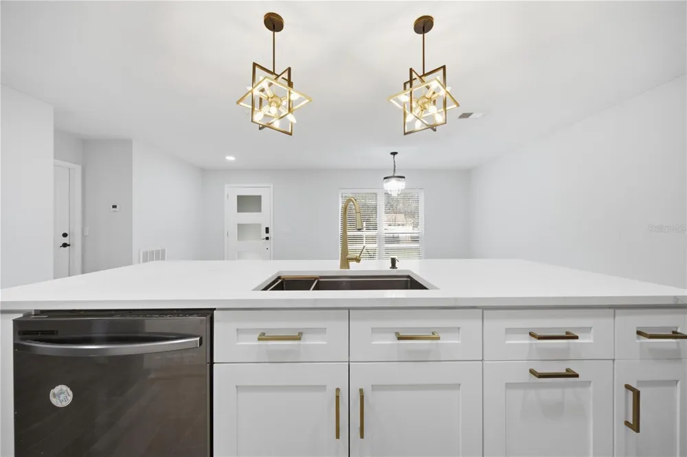2005 RUSSELL DRIVE Tampa, FL 33618