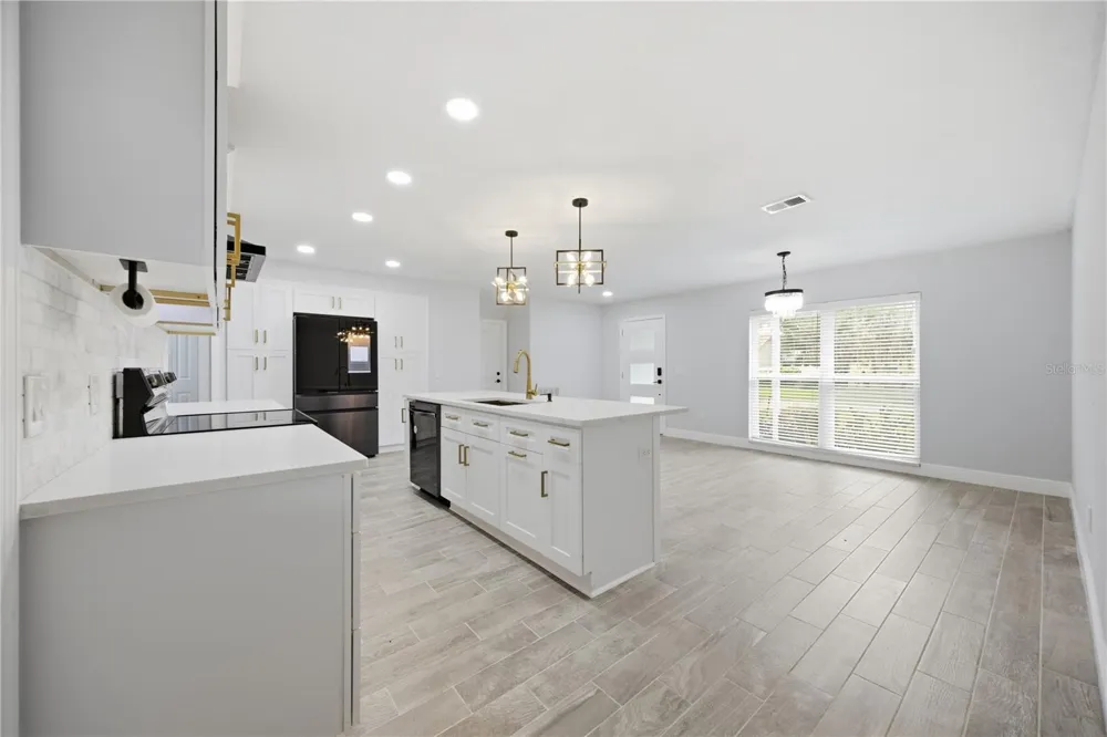 2005 RUSSELL DRIVE Tampa, FL 33618