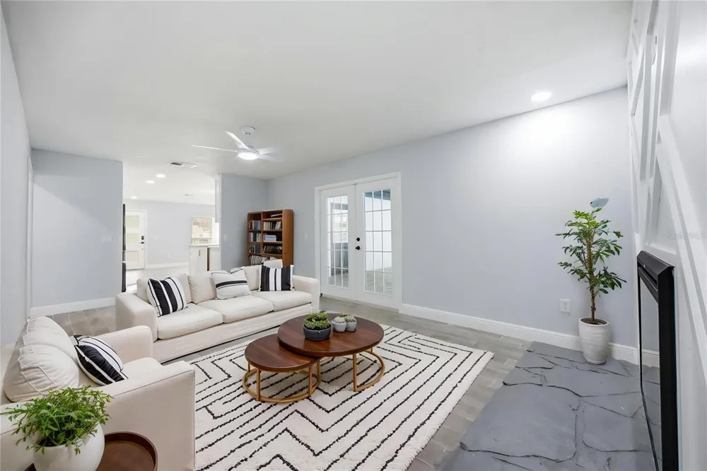 2005 RUSSELL DRIVE Tampa, FL 33618