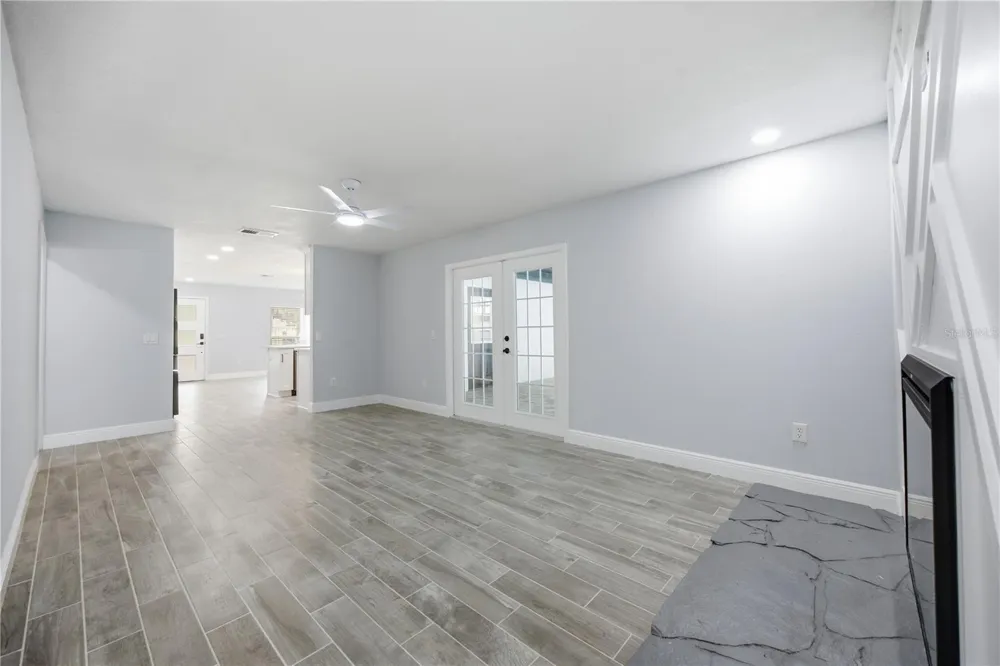 2005 RUSSELL DRIVE Tampa, FL 33618