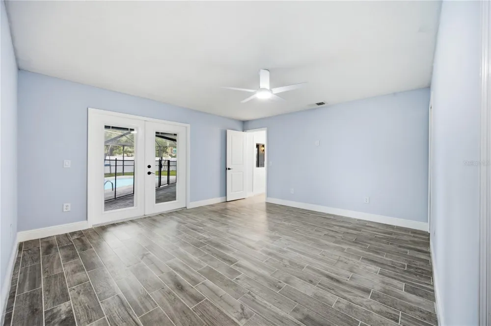 2005 RUSSELL DRIVE Tampa, FL 33618
