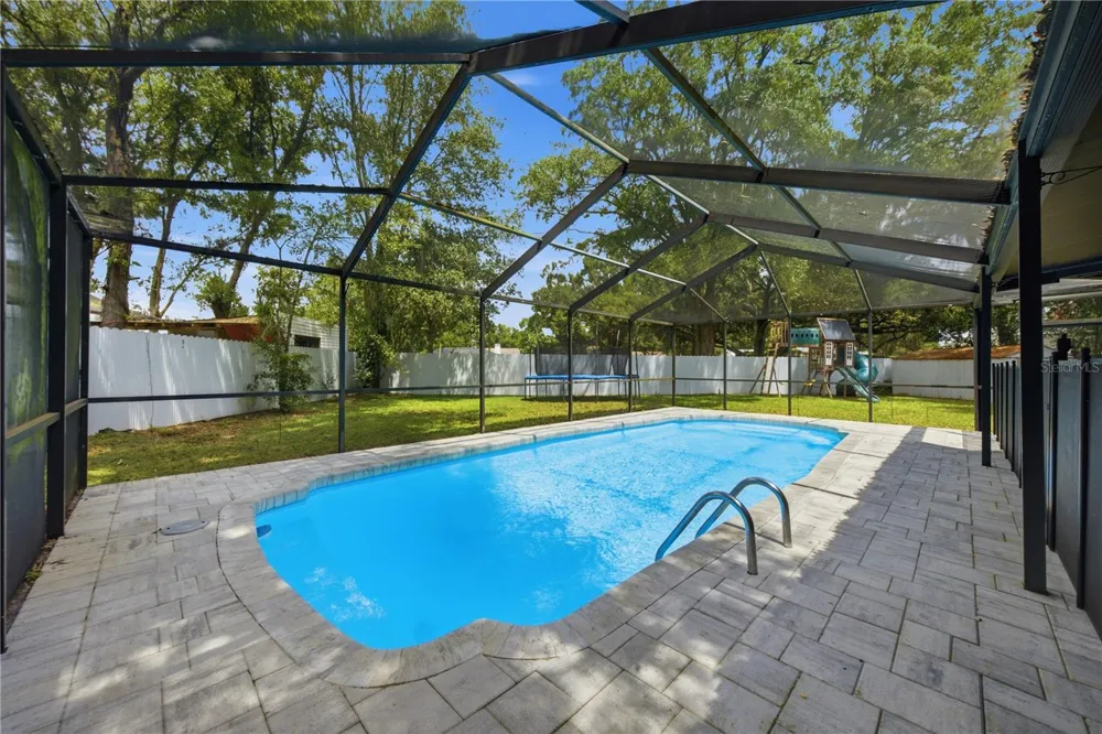2005 RUSSELL DRIVE Tampa, FL 33618