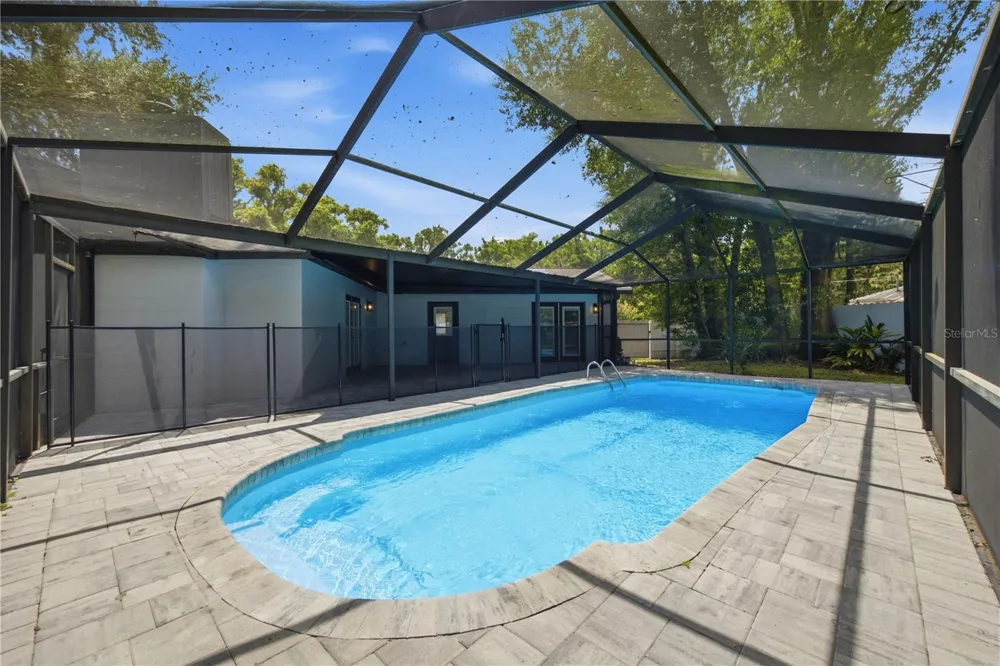 2005 RUSSELL DRIVE Tampa, FL 33618
