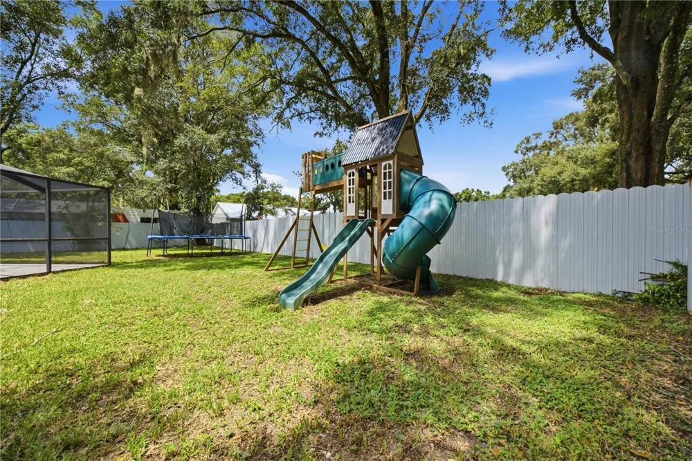 2005 RUSSELL DRIVE Tampa, FL 33618