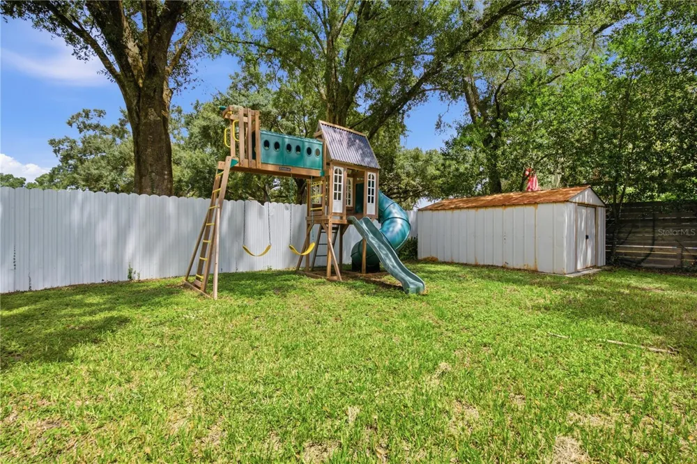 2005 RUSSELL DRIVE Tampa, FL 33618
