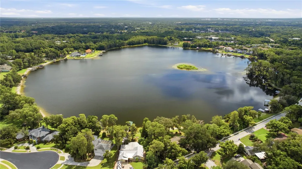 2005 RUSSELL DRIVE Tampa, FL 33618