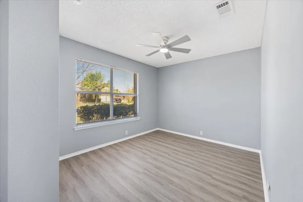 1506 Waters Edge Drive Glenn Heights, TX 75154