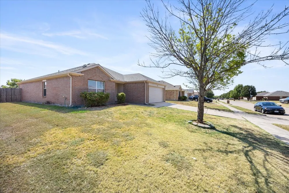 1506 Waters Edge Drive Glenn Heights, TX 75154