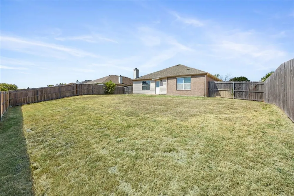 1506 Waters Edge Drive Glenn Heights, TX 75154