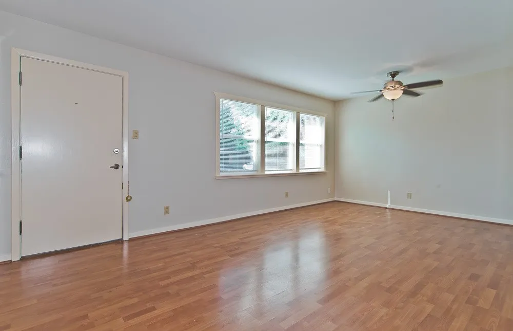 10843 Benbrook Drive Dallas, TX 75228