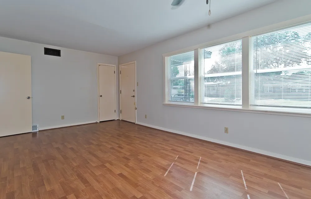 10843 Benbrook Drive Dallas, TX 75228