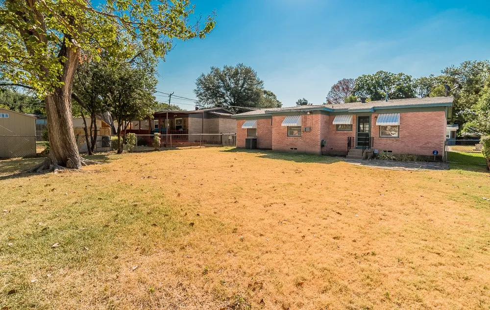 10843 Benbrook Drive Dallas, TX 75228