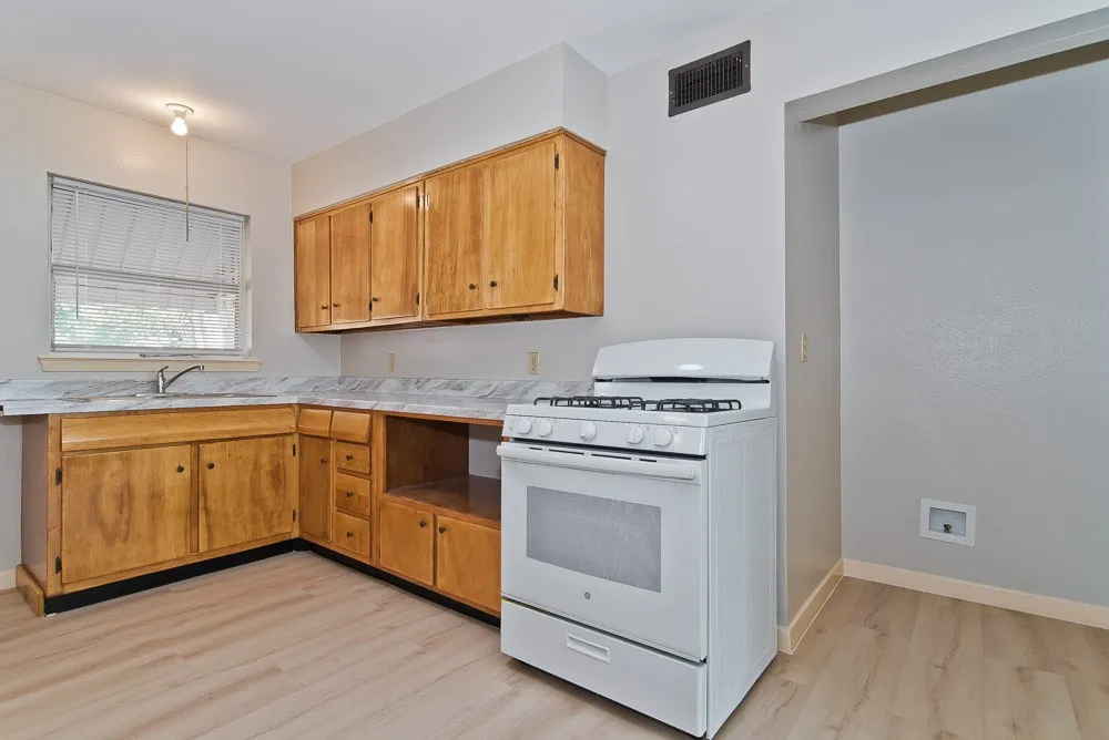 10843 Benbrook Drive Dallas, TX 75228