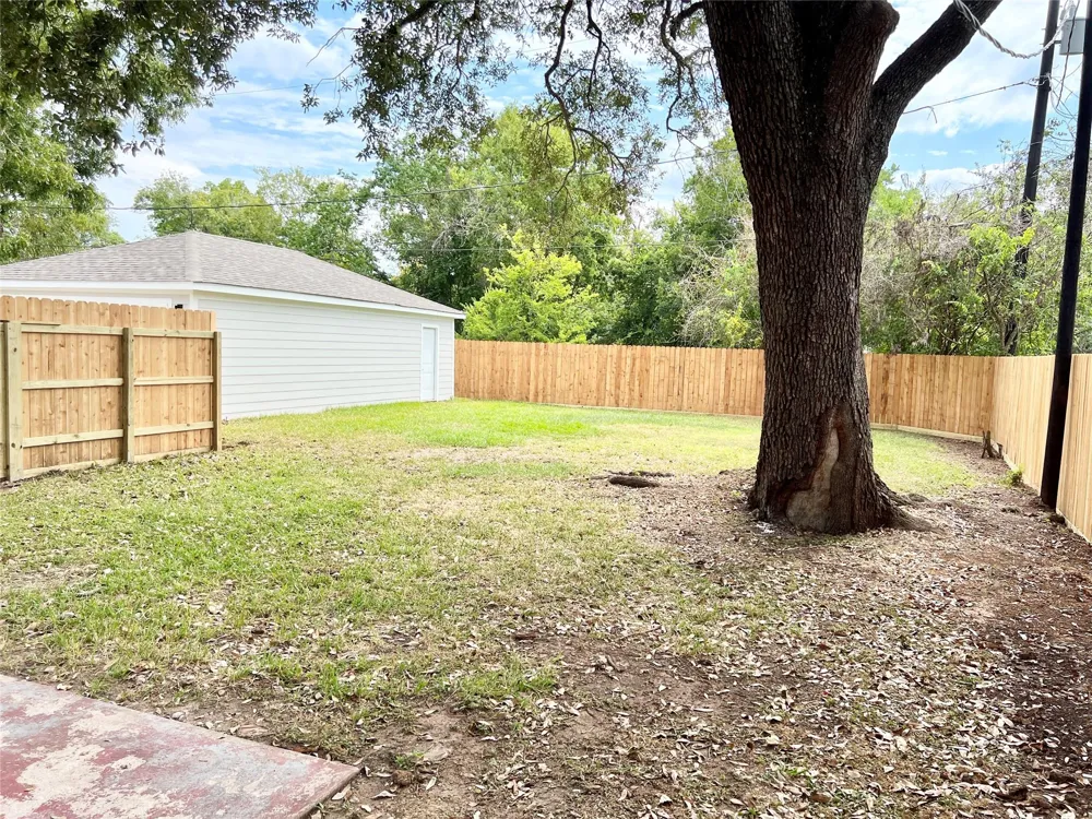 306 Wisteria Street Lake Jackson, TX 77566