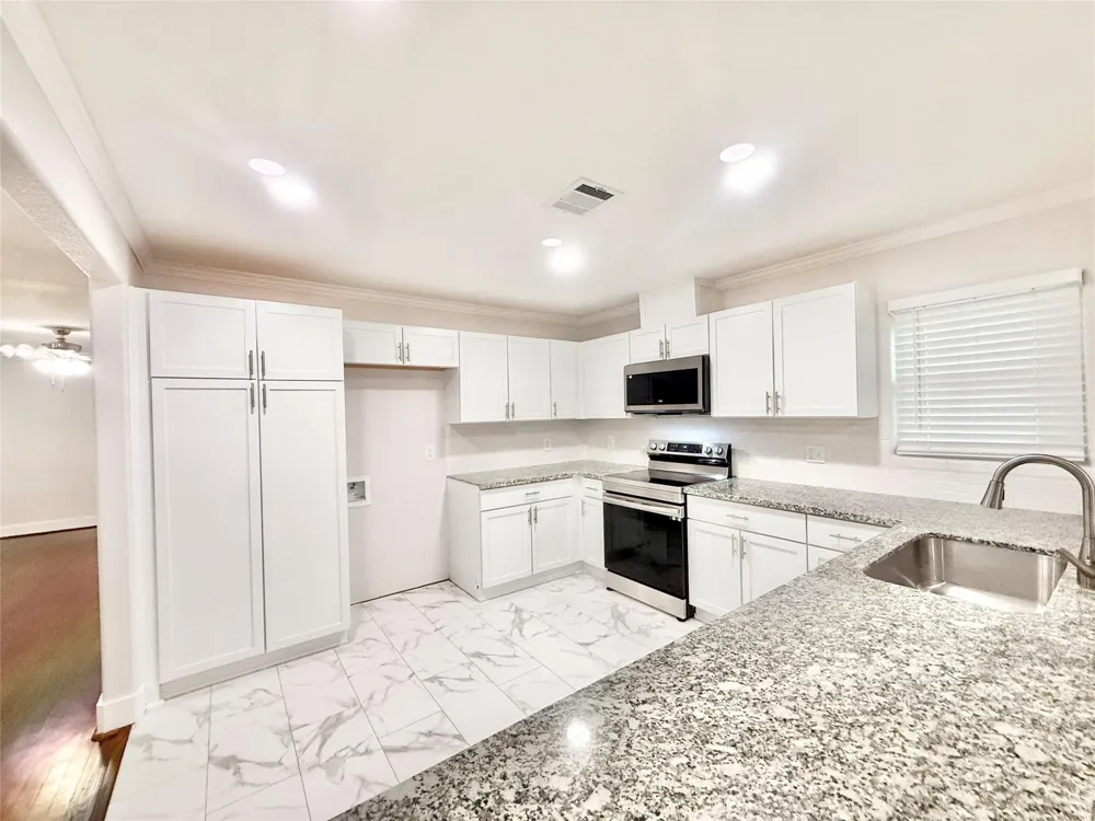 306 Wisteria Street Lake Jackson, TX 77566