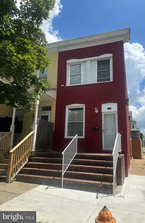 2525 BARCLAY STREET
