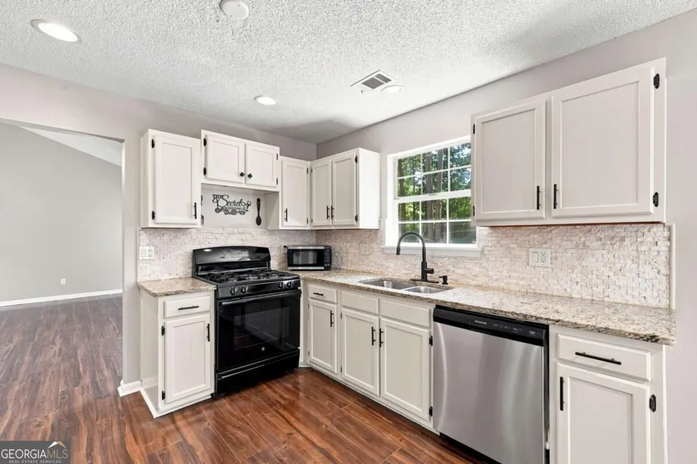 4460 Whitt Station RUN NW Acworth, GA 30101