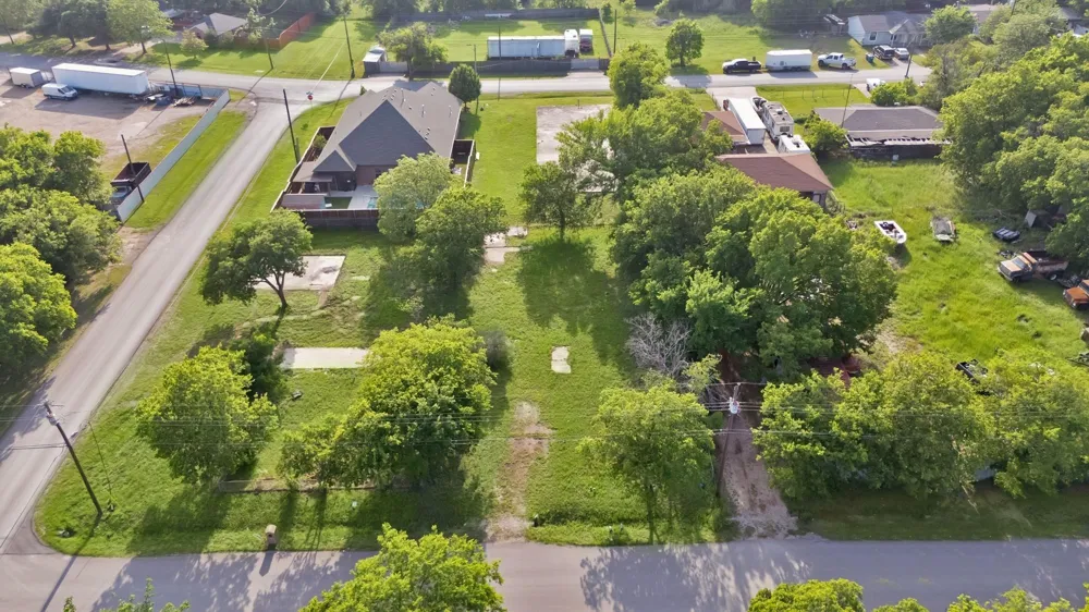 226 Carson Street Red Oak, TX 75154