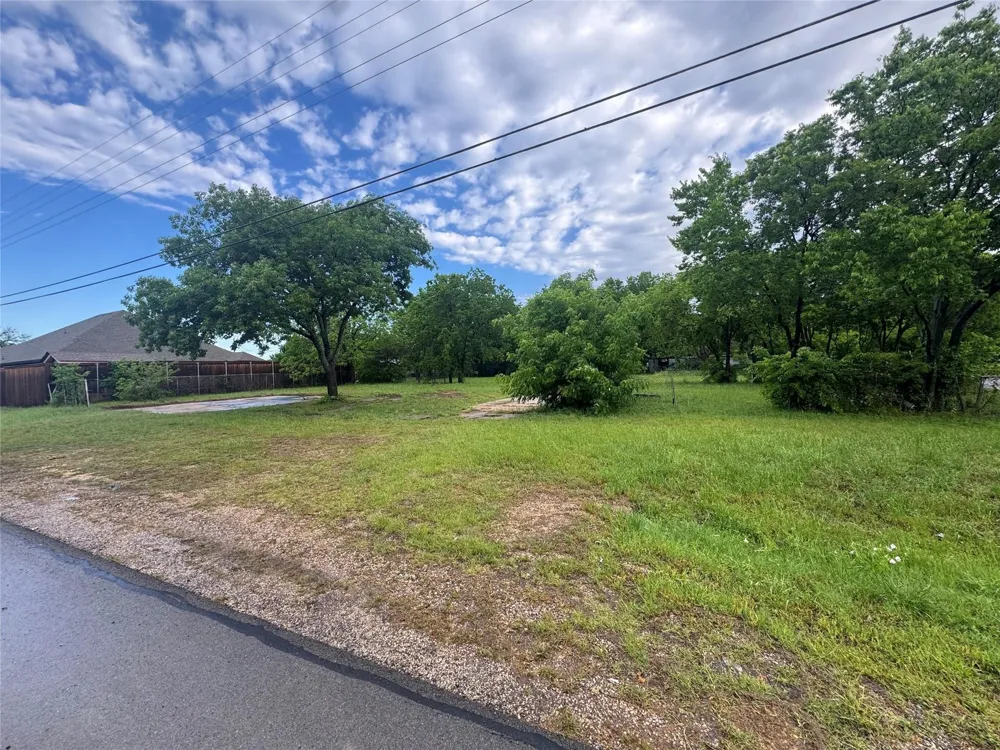 226 Carson Street Red Oak, TX 75154